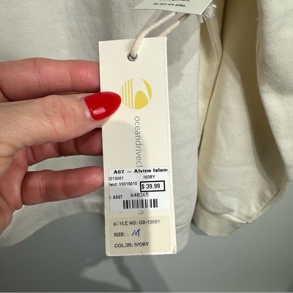 NWT Ocean Drive Ivory Gulf Shores Oversized Sweatshirt. Size Medium - Picture 2 of 10